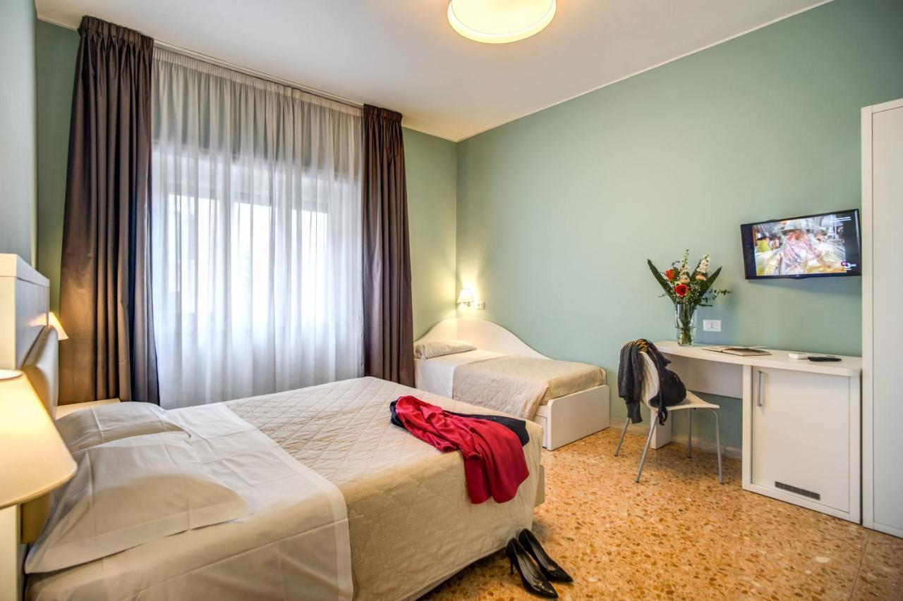 Hotel Casa per Ferie Ravasco San Pietro Roma Esterno foto